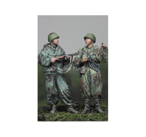 Alpine figurine 35129 WW2 Russian Scout Set 1:35