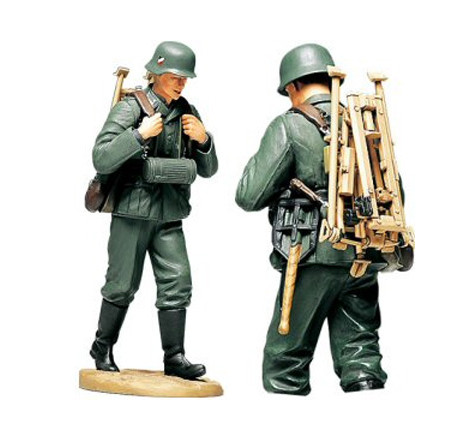 Servant de mitrailleuse allemand 1/16 Tamiya "Serie World Figure". Magasin au petit bunker reims