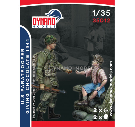 Dynamo Models® set figurines U.S. Paratrooper donne une barre de chocolat à un enfant 1:35 référence 35012