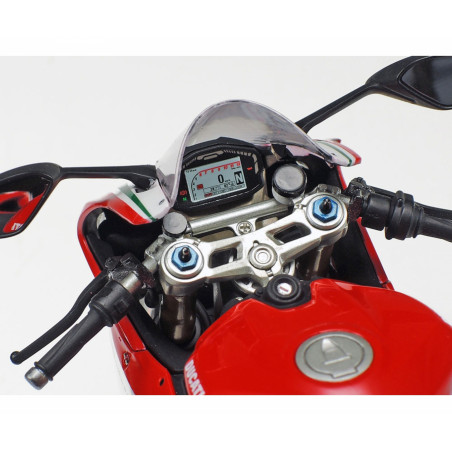 Maquette Tamiya Moto Ducati 1199 Panigale S Tricolore 1/12. Vue pilote