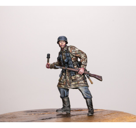 Figurine militaire Edkampf soldat allemand Jäger, 9 FJ Division Berline 1945 1:35 RDM35030