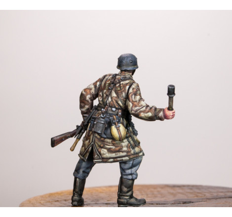 Figurine militaire Edkampf soldat allemand Jäger, 9 FJ Division Berline 1945 1:35 RDM35030