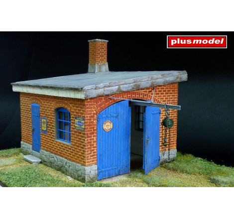 Plusmodel® Garage en briques 1:35