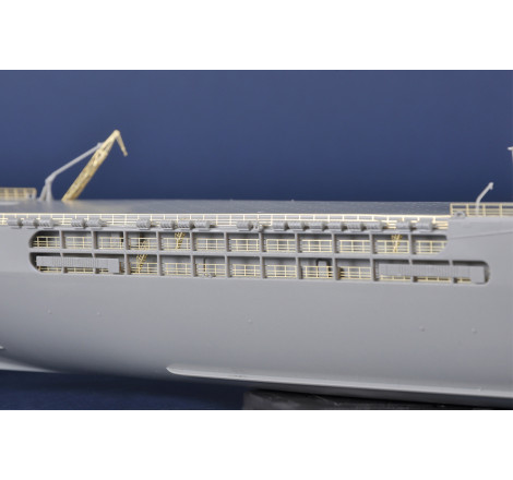 Trumpeter® Maquette militaire bateau Jeanne d'arc porte-hélicoptères Français (2008) 1:350 référence 05635.