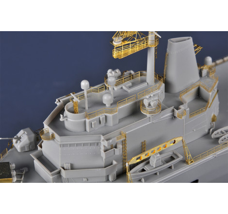 Trumpeter® Maquette militaire bateau Jeanne d'arc porte-hélicoptères Français (2008) 1:350 référence 05635.