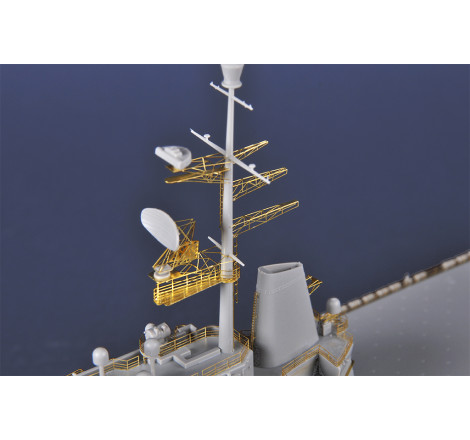 Trumpeter® Maquette militaire bateau Jeanne d'arc porte-hélicoptères Français (2008) 1:350 référence 05635.