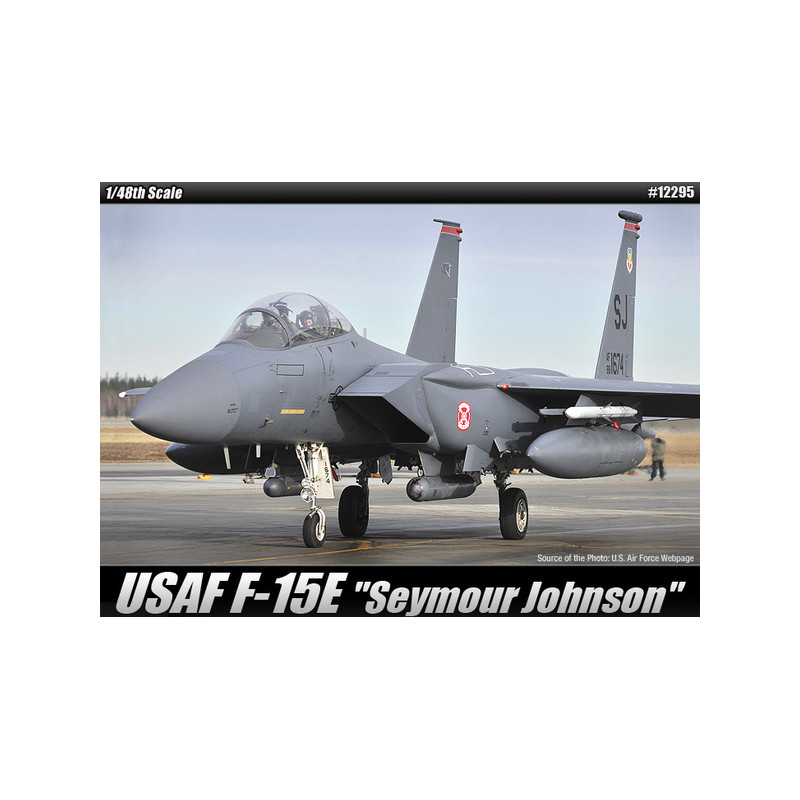 Academy® Maquette d'avion USAF F-15E 1:48 référence 12295.