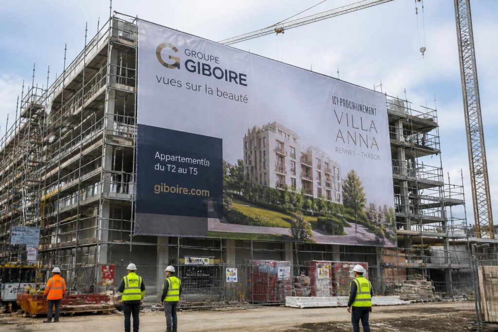 découvrez la définition du calicot bâtiment et ses différentes applications pratiques sur chantier pour assurer la qualité et la sécurité des travaux.