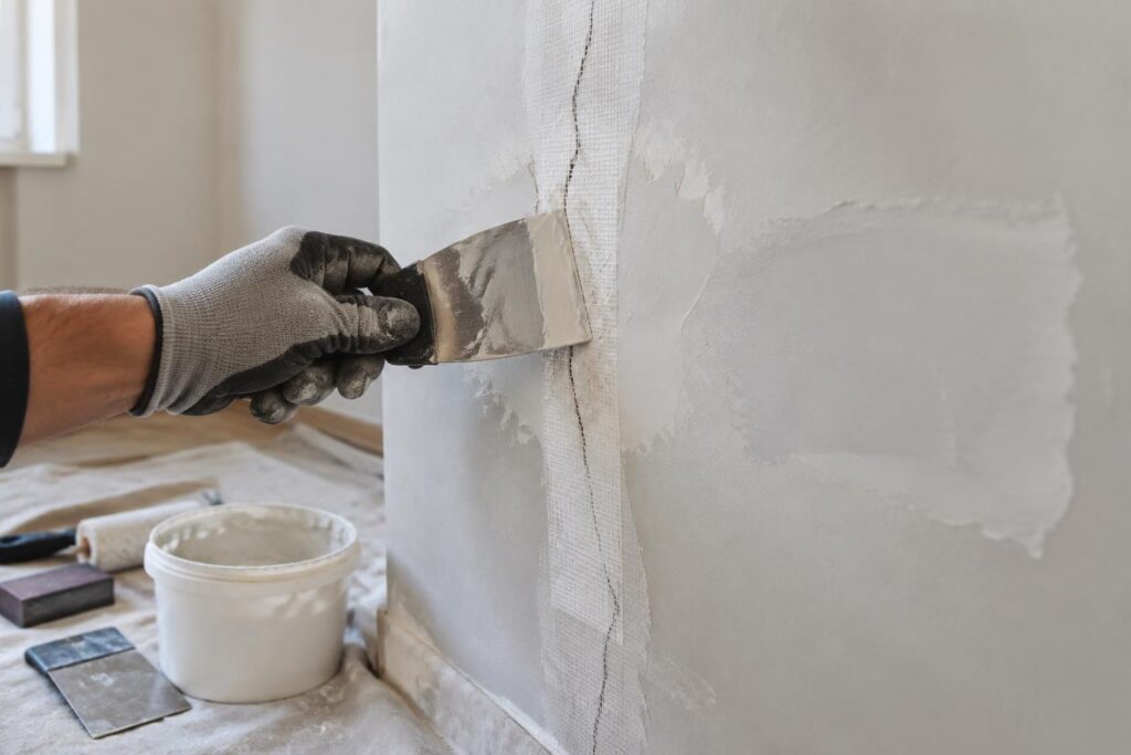 découvrez comment utiliser une bande calicot pour placo afin de réparer les fissures : étapes de pose, conseils pratiques et astuces pour une finition durable.